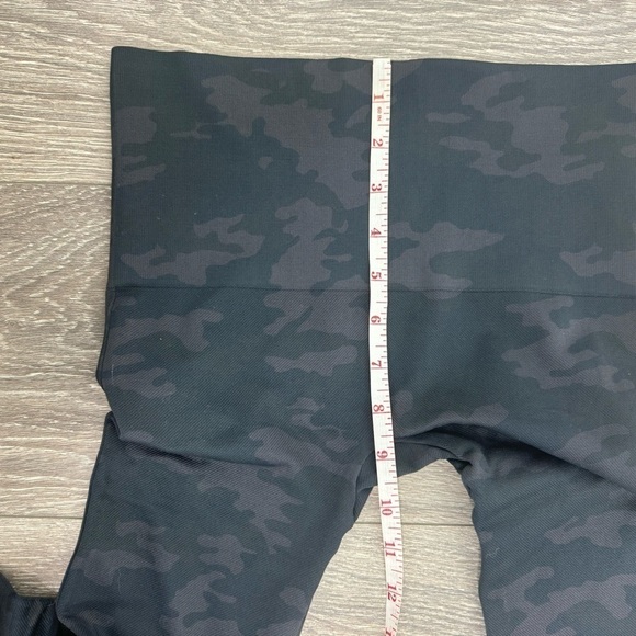 SPANX Look At Me Now Black Camo Leggings Sz Medium Womens Casual Tights - Picture 7 of 9